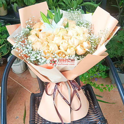 温州33朵香槟玫瑰百合，心里永远是你
